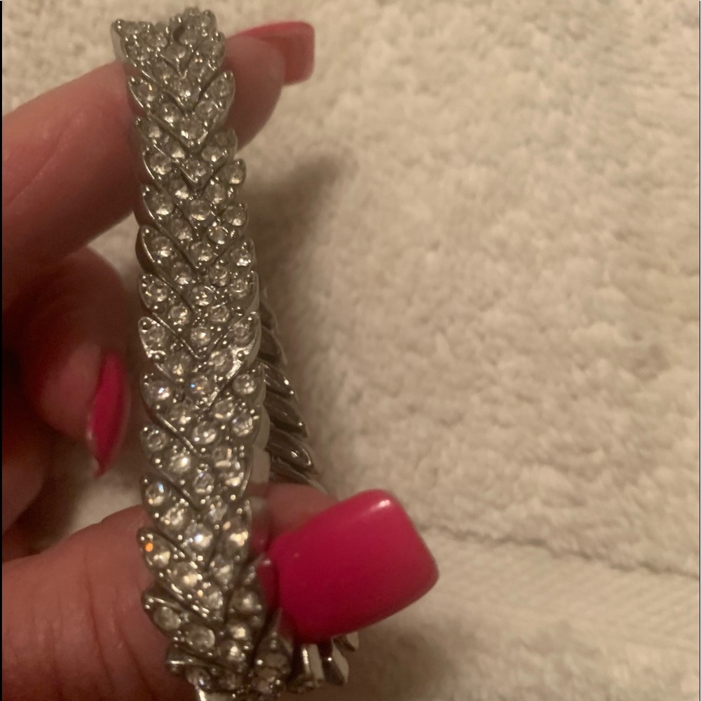 Very nice elastic 7 inch bracelet